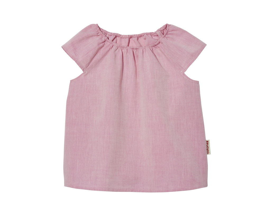 Chambray Blusen Top für Babys aus Bio Baumwolle mit Flügelärmeln gelegt in Rosa